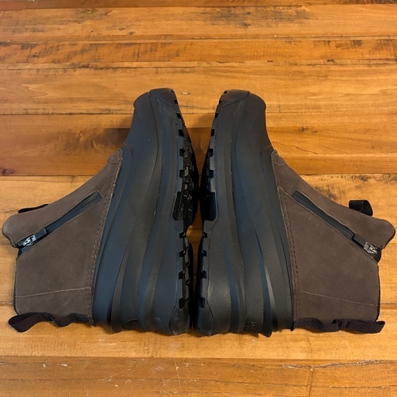 The North Face Chilkat Black Insulated Boots size 12.5 main image 12
